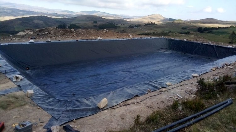 Reservorios impermeabilizados con geomembrana